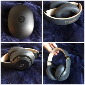 Beats Studio 3 Headsets (Dark Gray + Gold color)